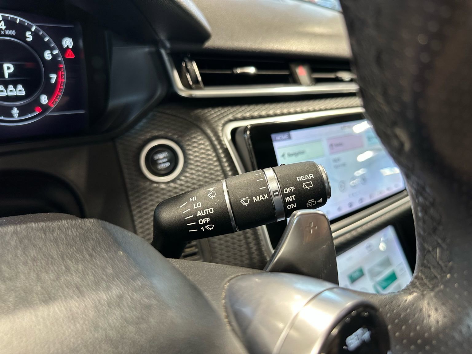 Used 2019 Land Rover Range Rover Velar R-Dynamic SE image 21