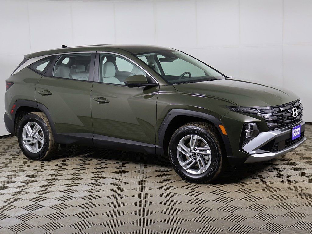 Certified 2025 Hyundai Tucson SE image 40
