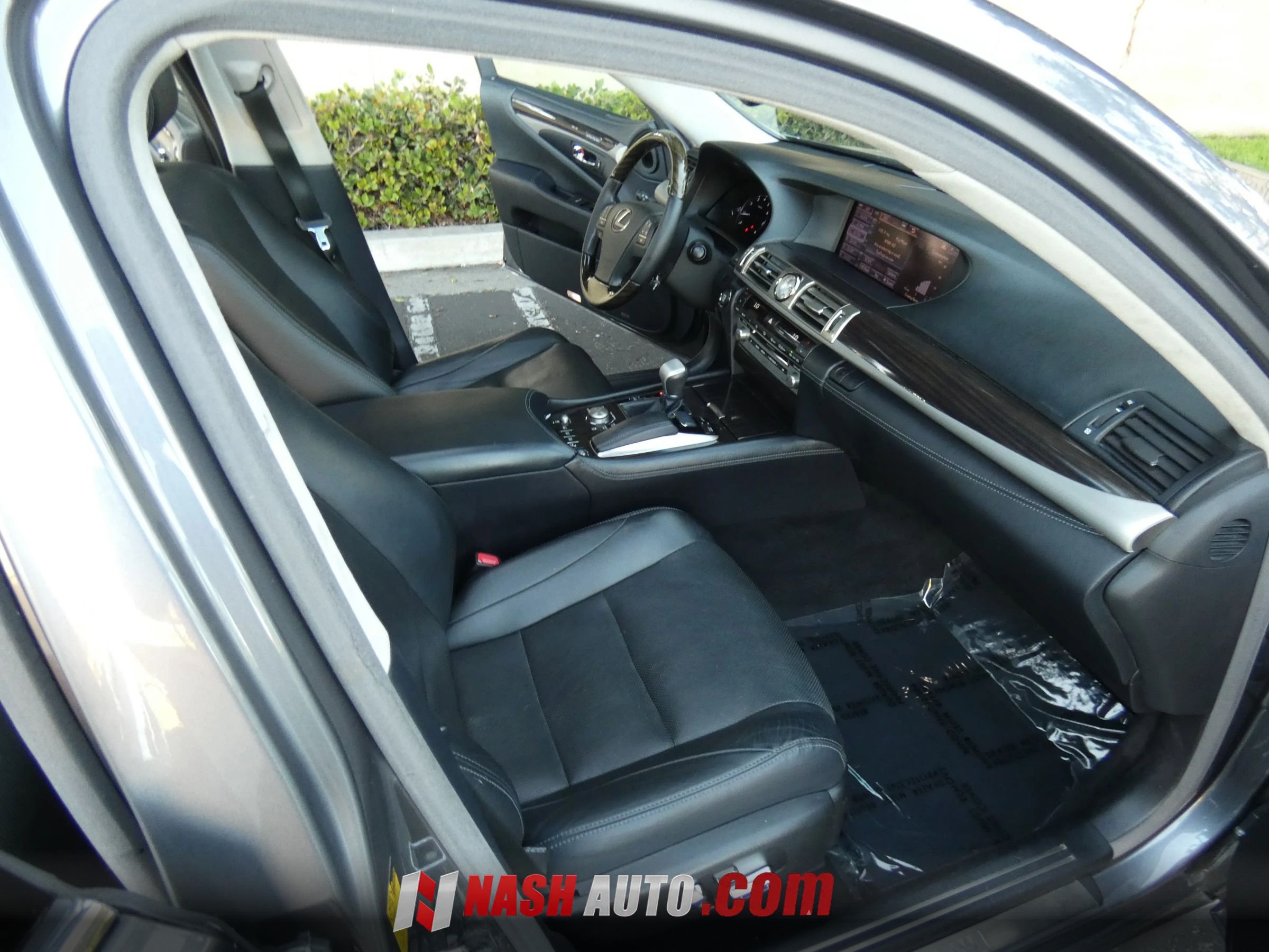 Used 2013 Lexus LS 460 w/ Ultra Luxury Pkg RWD image 30