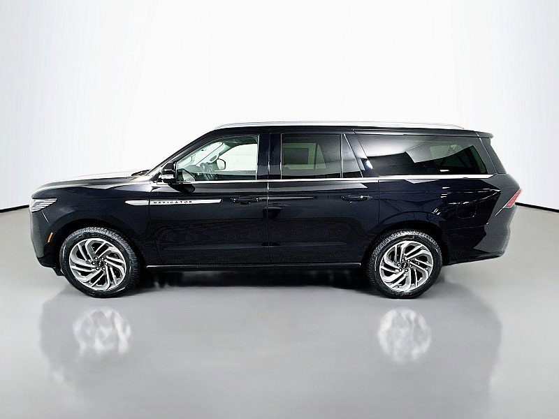 New 2025 Lincoln Navigator L Reserve image 4