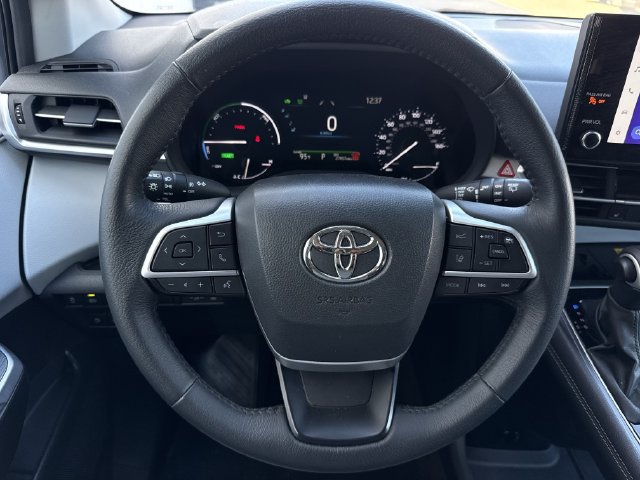 Certified 2025 Toyota Sienna XLE FWD image 13