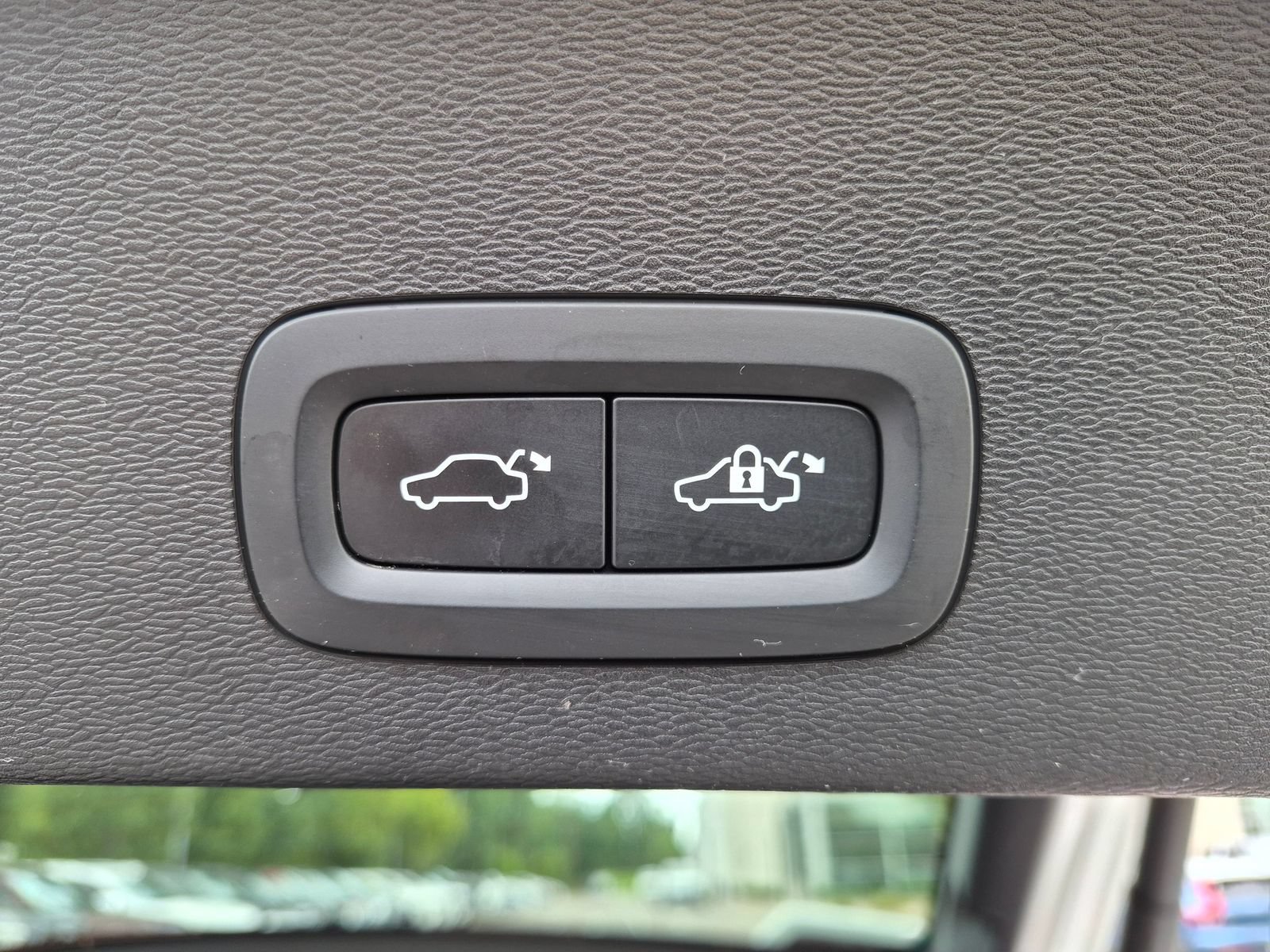 Used 2023 Volvo C40 P8 Recharge Ultimate w/ Protection Package Premier AWD/4WD image 32