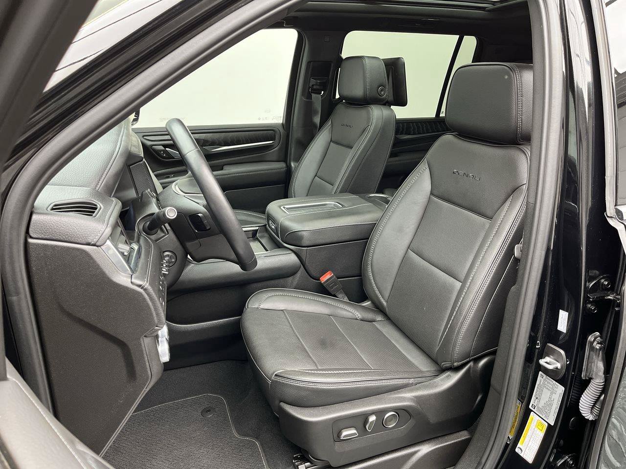 Certified 2024 GMC Yukon XL Denali w/ Advanced Technology Package AWD/4WD image 11