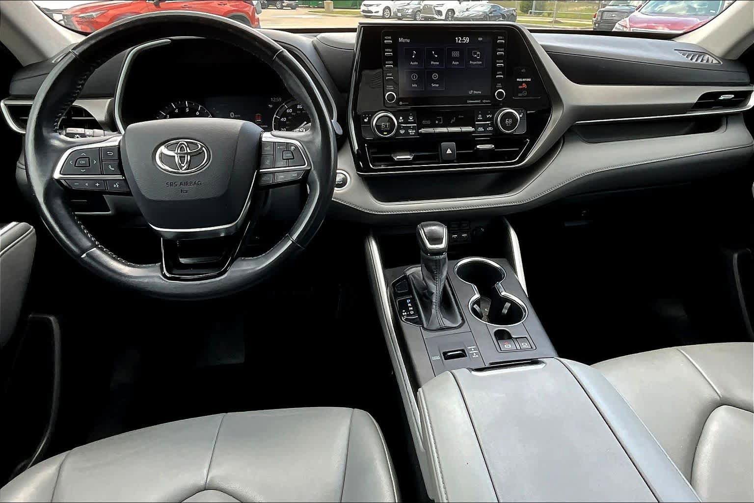 Used 2020 Toyota Highlander XLE FWD image 16