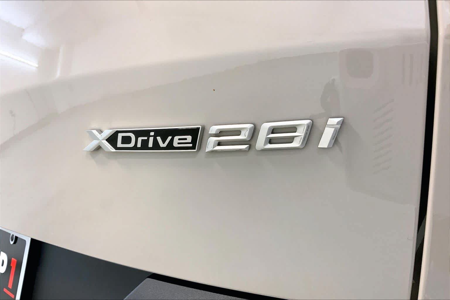 Used 2026 BMW X2 xDrive28i AWD/4WD image 9