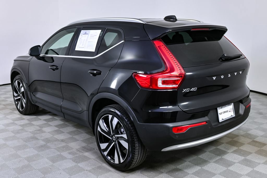 Certified 2025 Volvo XC40 B5 Plus image 4