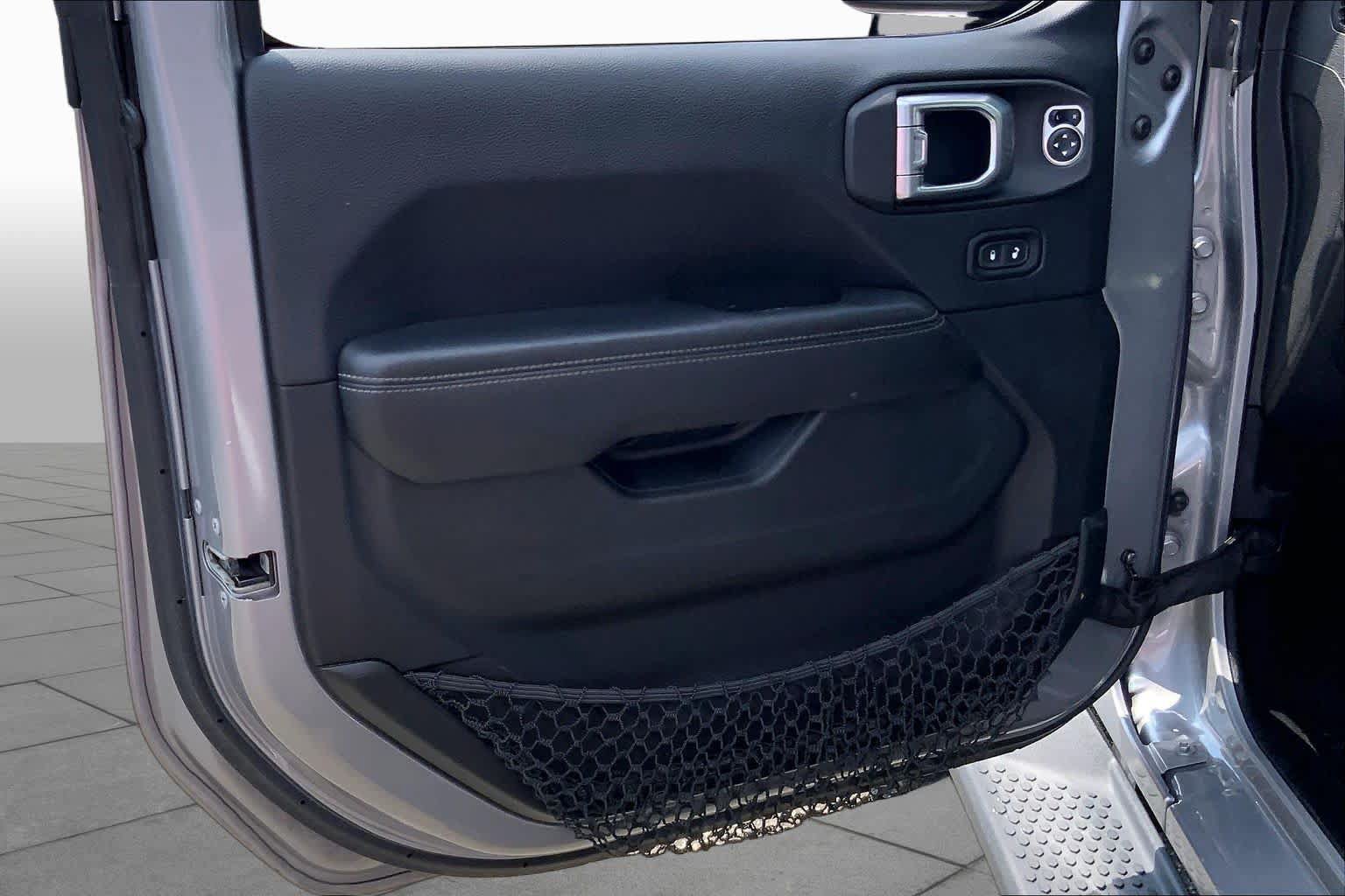 Used 2018 Jeep Wrangler Unlimited Sahara w/ Dual Top Group AWD/4WD image 22