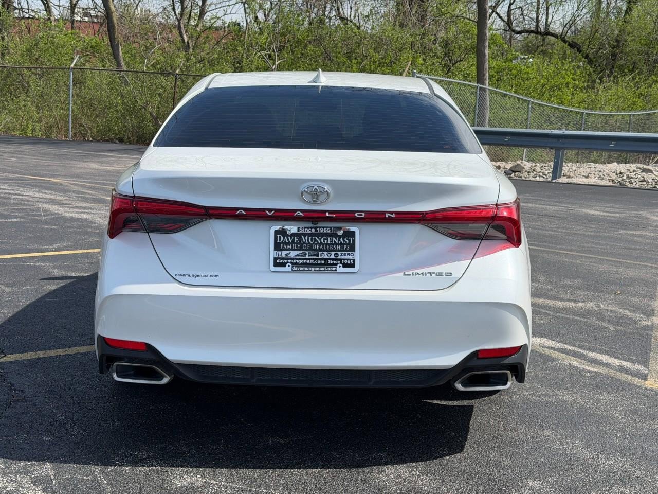 Used 2019 Toyota Avalon Limited image 6