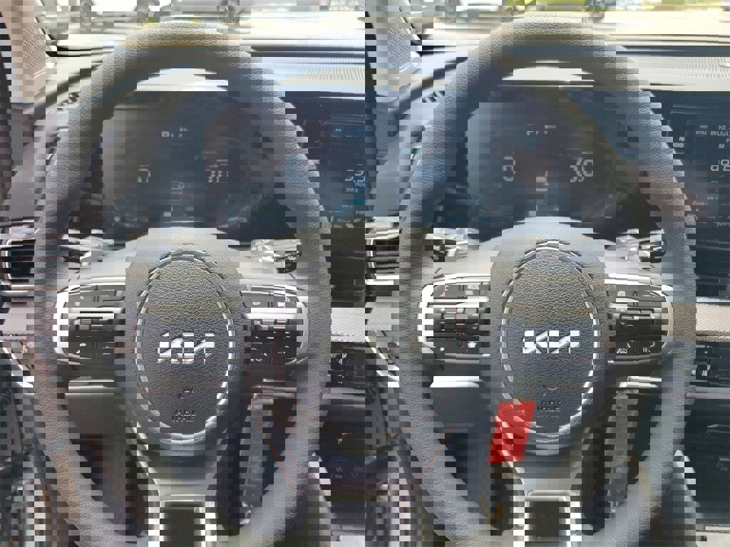 New 2025 Kia Sportage LX image 10