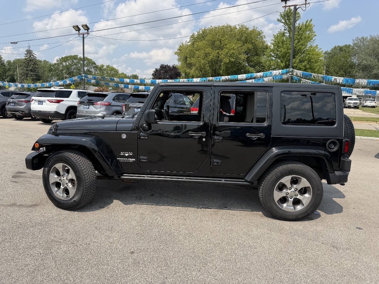 Used 2018 Jeep Wrangler Unlimited Sahara w/ Dual Top Group AWD/4WD image 4