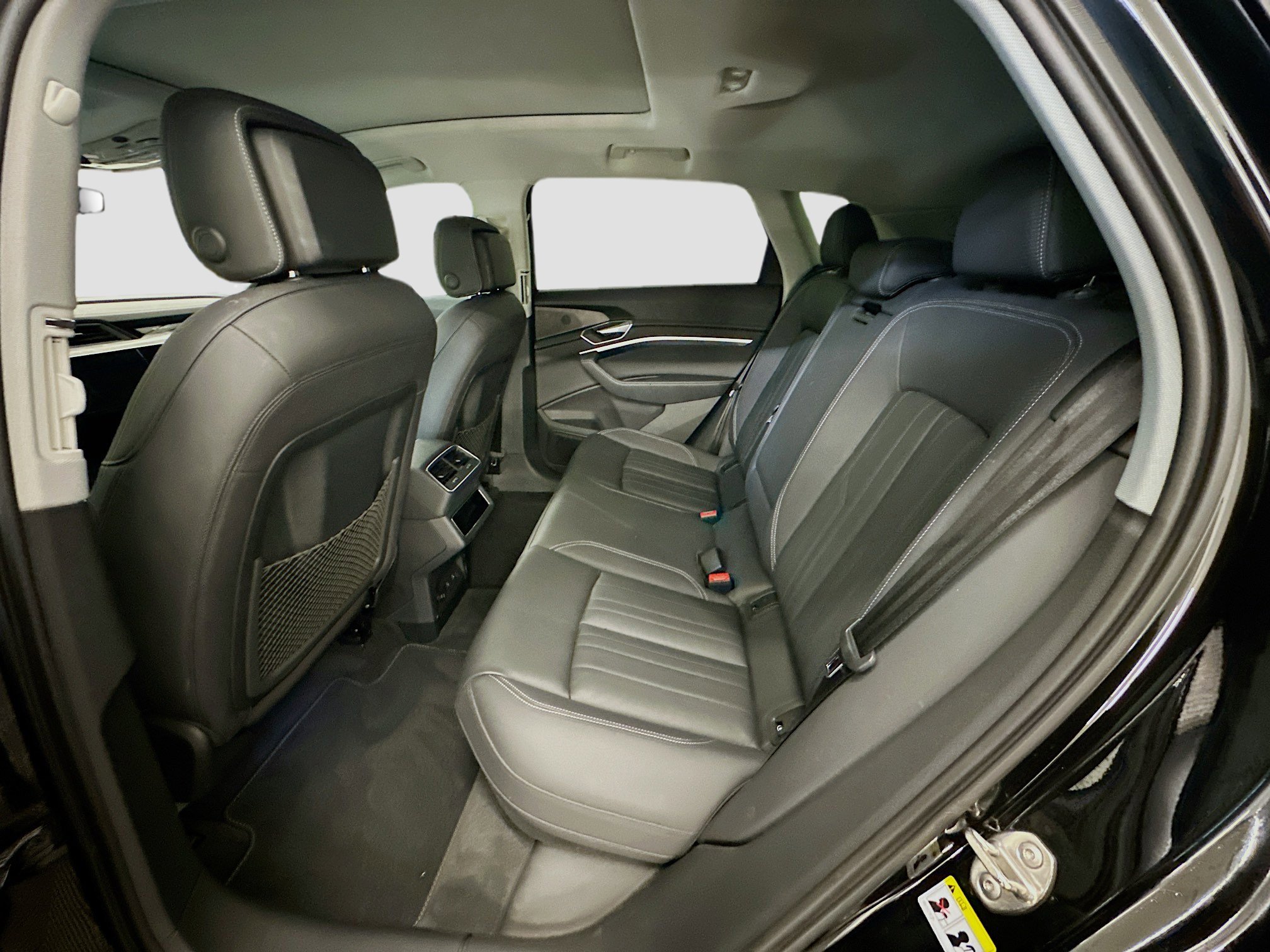 Used 2022 Audi e-tron Premium image 30