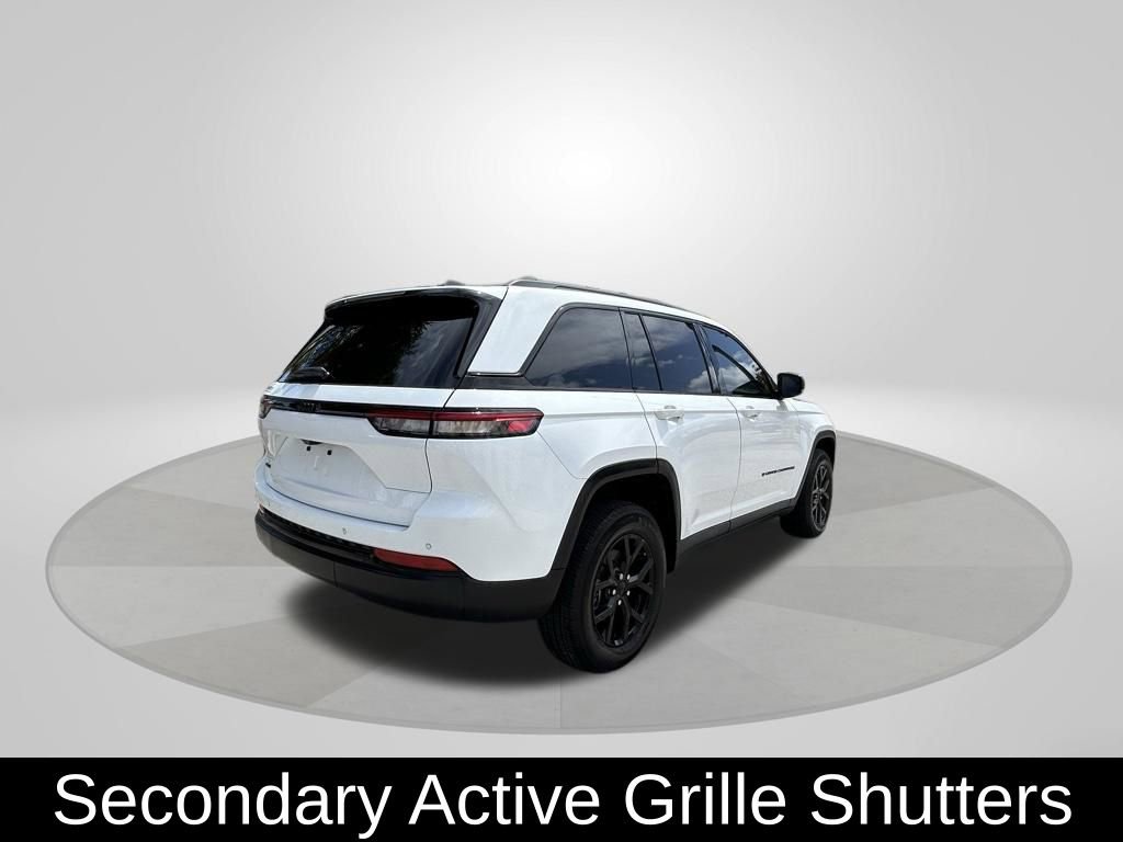 Used 2024 Jeep Grand Cherokee Altitude image 7