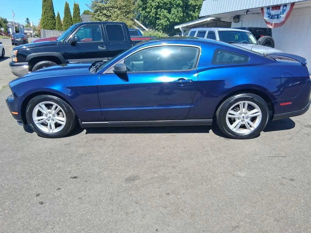 Used 2010 Ford Mustang Premium RWD image 8