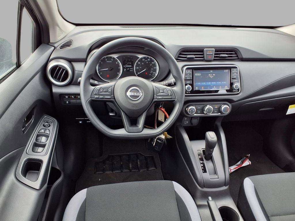 Used 2025 Nissan Versa S w/ Trunk Package image 4