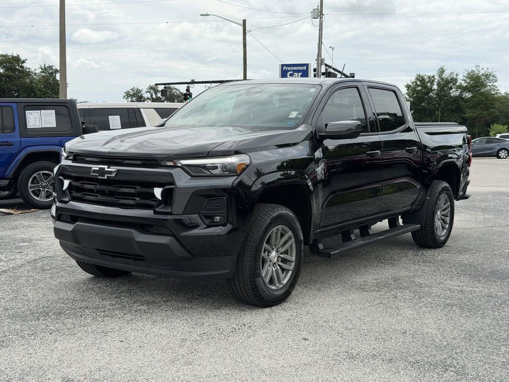 Used 2024 Chevrolet Colorado LT w/ LT Convenience Package III RWD image 9