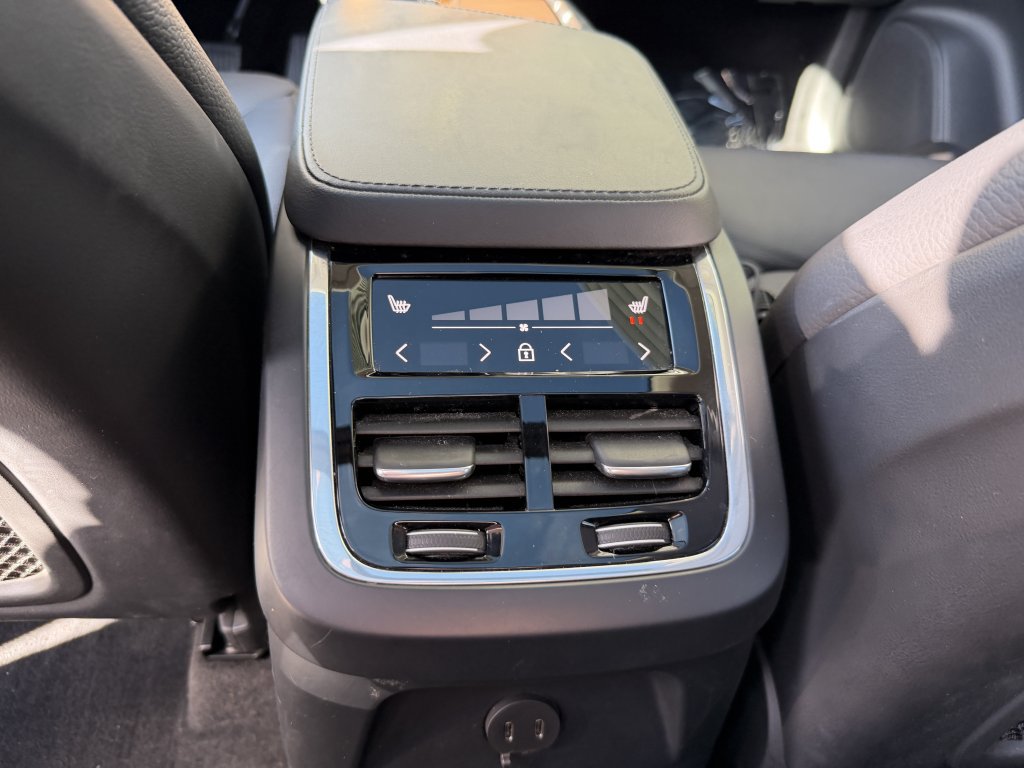 Used 2024 Volvo XC90 T8 Plus w/ Protection Package Premier AWD/4WD image 37