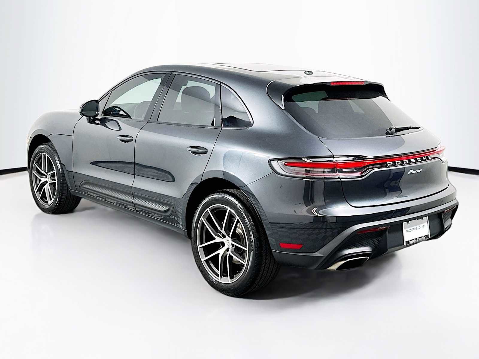 Certified 2025 Porsche Macan image 3