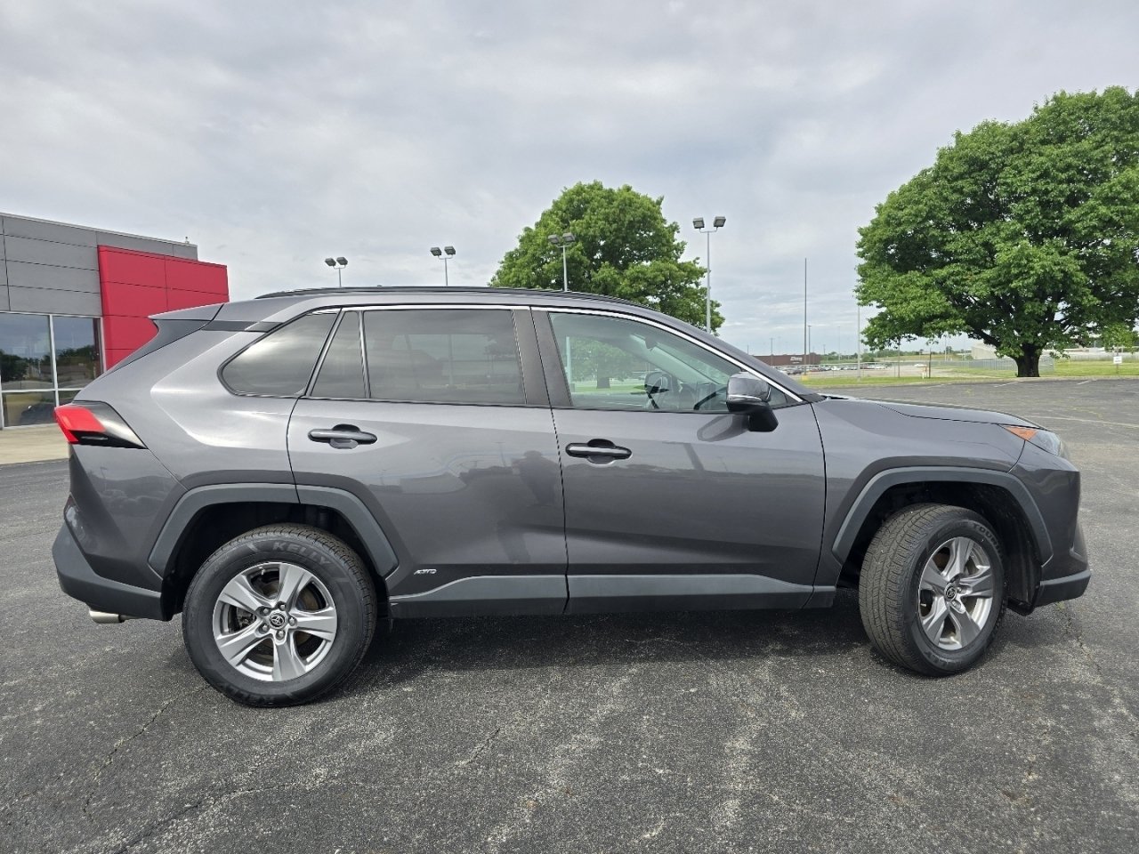 Certified 2022 Toyota RAV4 LE AWD/4WD image 15