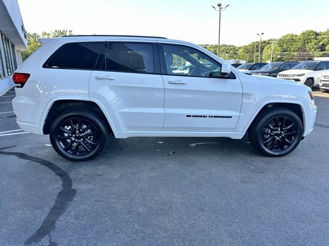 Used 2022 Jeep Grand Cherokee Laredo X image 4