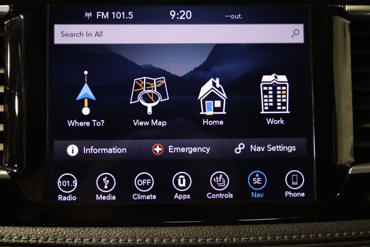 Used 2018 Chrysler Pacifica Limited FWD image 49