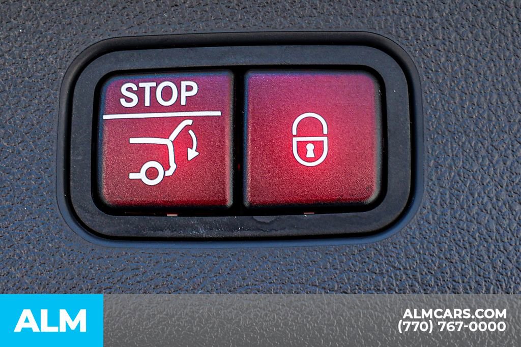 Used 2025 Mercedes-Benz GLC 300 4MATIC image 22