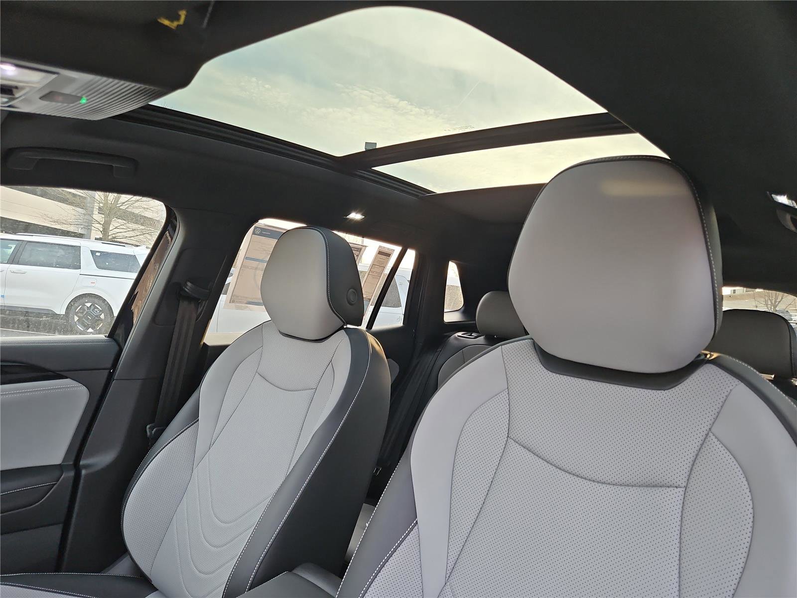 New 2026 Volkswagen Tiguan SE R-Line image 23