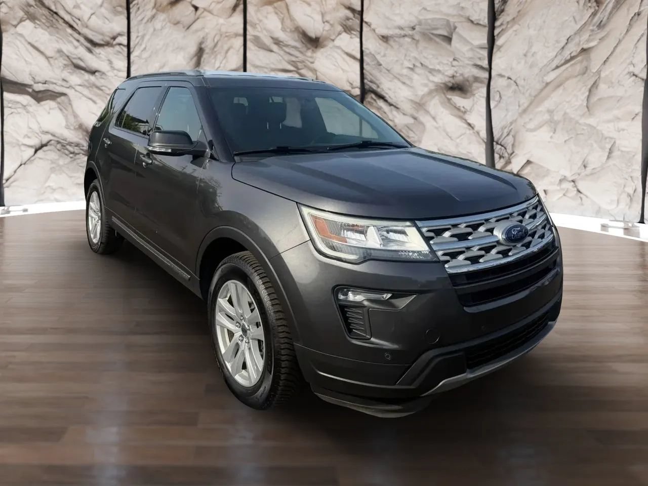 Used 2018 Ford Explorer XLT w/ Equipment Group 202A AWD/4WD image 1