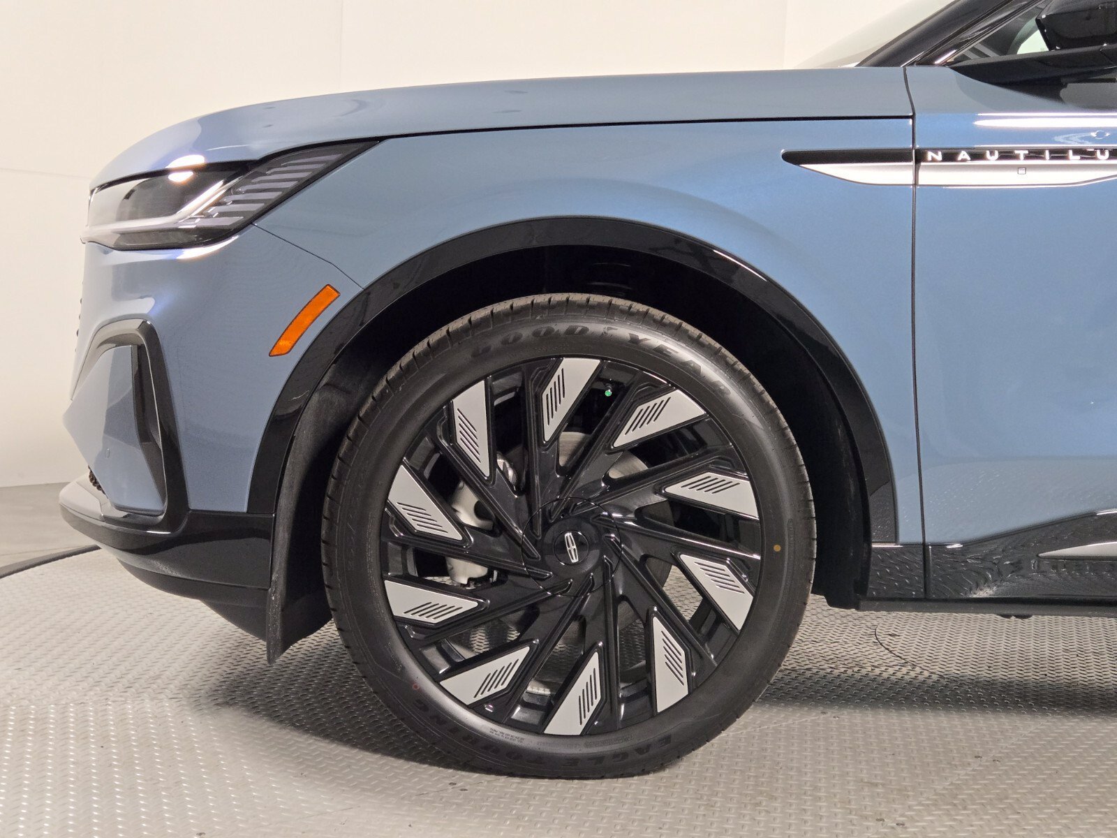 New 2026 Lincoln Nautilus Reserve w/ Jet Appearance Package AWD/4WD image 11