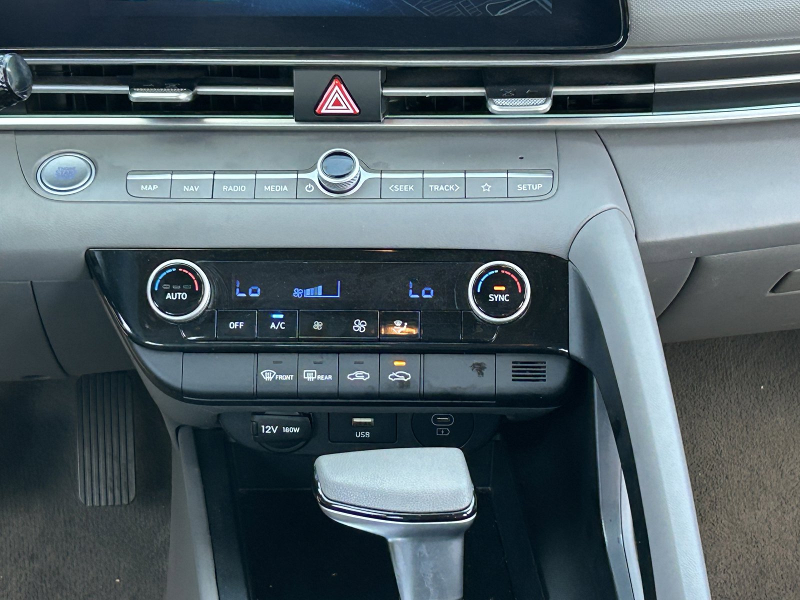 Used 2024 Hyundai Elantra SEL FWD image 19