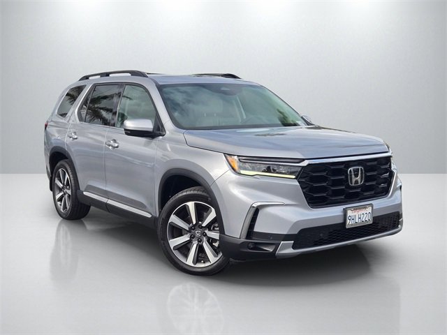 Used 2023 Honda Pilot Touring image 1