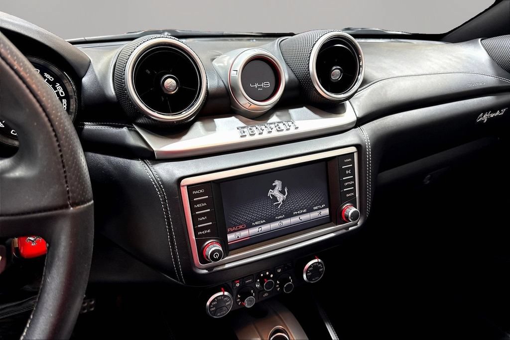 Used 2015 Ferrari California T RWD image 10