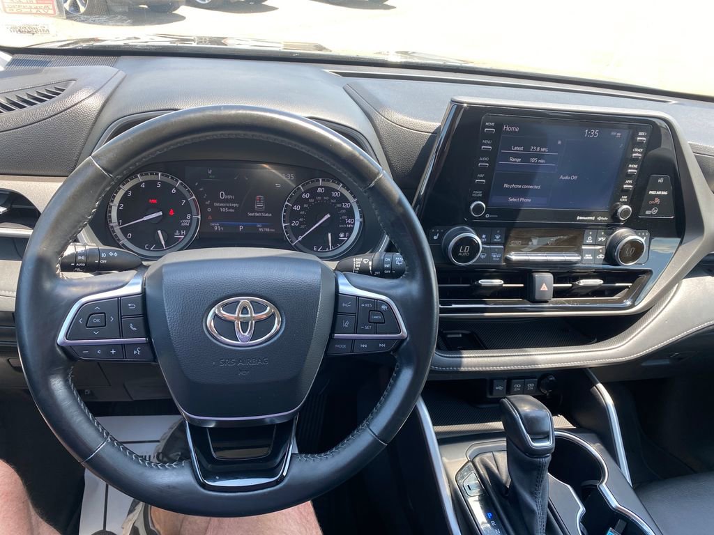 Used 2021 Toyota Highlander XLE AWD/4WD image 14