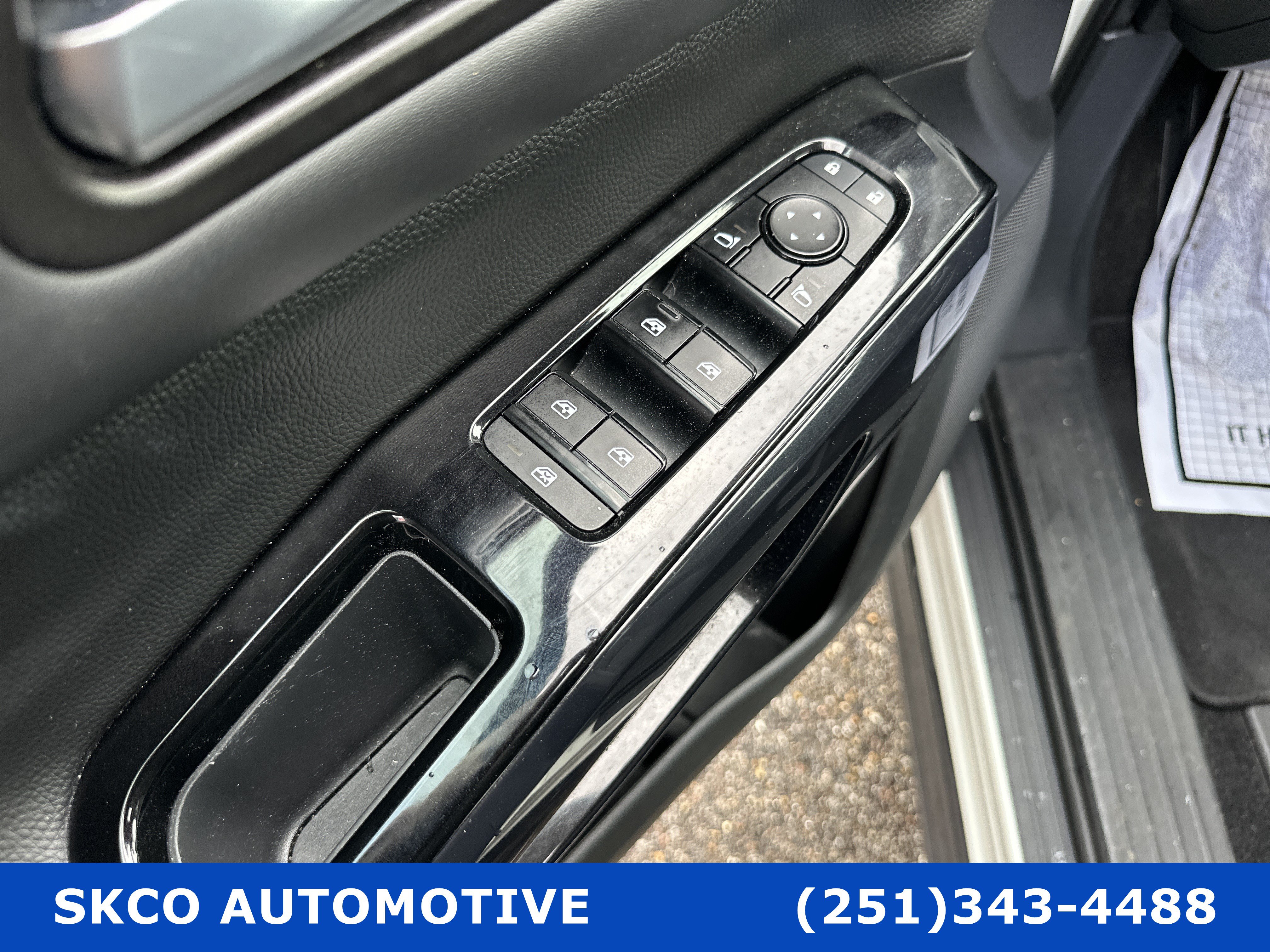 Used 2022 Nissan Pathfinder SV FWD image 22