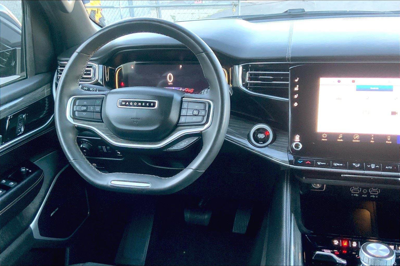 Used 2022 Jeep Wagoneer Series III w/ Flexible Seating Group image 5