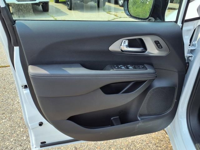 New 2025 Chrysler Pacifica Select w/ Fav Edition Package FWD image 12