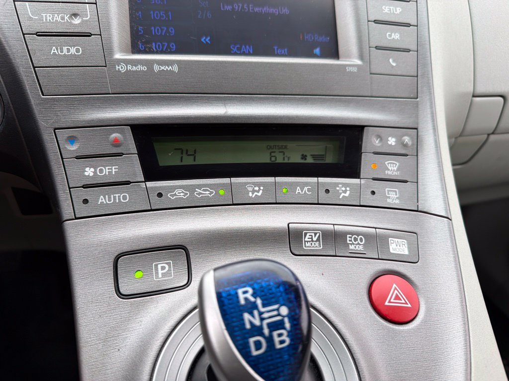 Used 2014 Toyota Prius Three w/ Preferred Accessory Package FWD image 10
