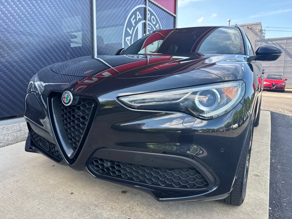 Used 2023 Alfa Romeo Stelvio Veloce AWD/4WD image 18