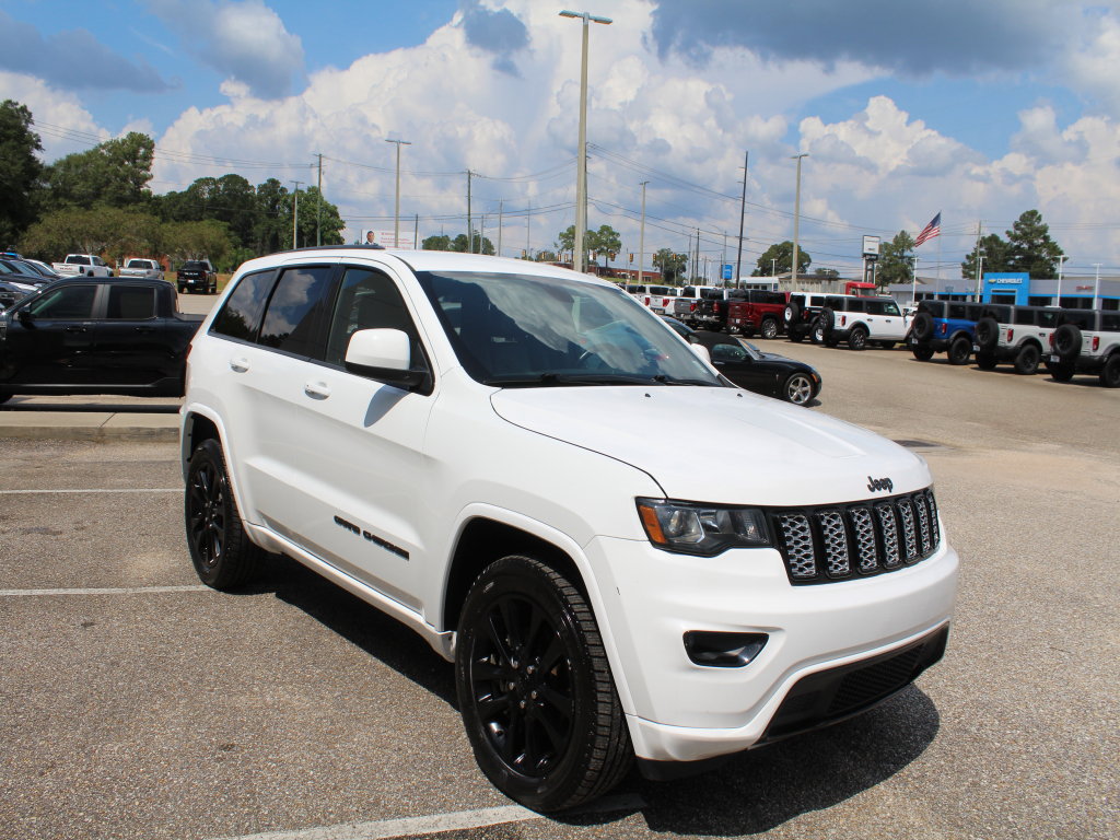 Used 2019 Jeep Grand Cherokee Altitude AWD/4WD image 3