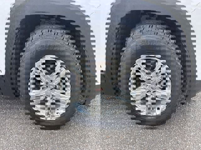 Used 2024 GMC Terrain SLE AWD/4WD image 24