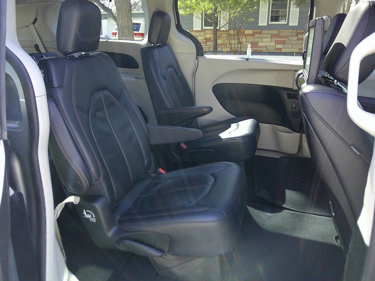 Used 2018 Chrysler Pacifica Touring-L Plus w/ Advanced Safetytec Group image 16