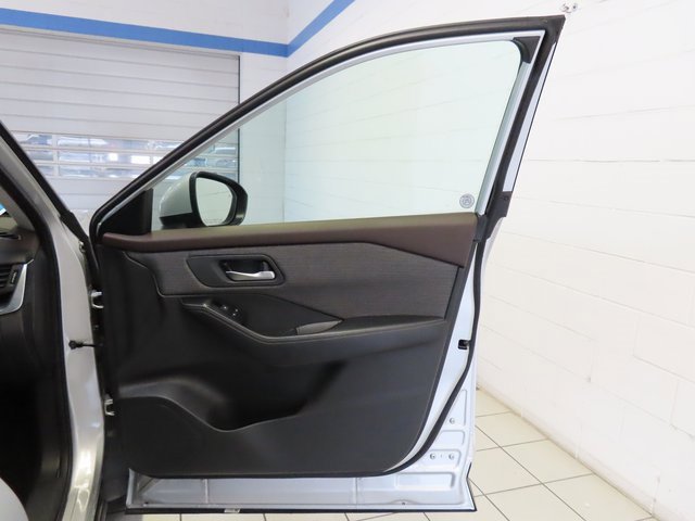 Used 2023 Nissan Rogue SV image 27