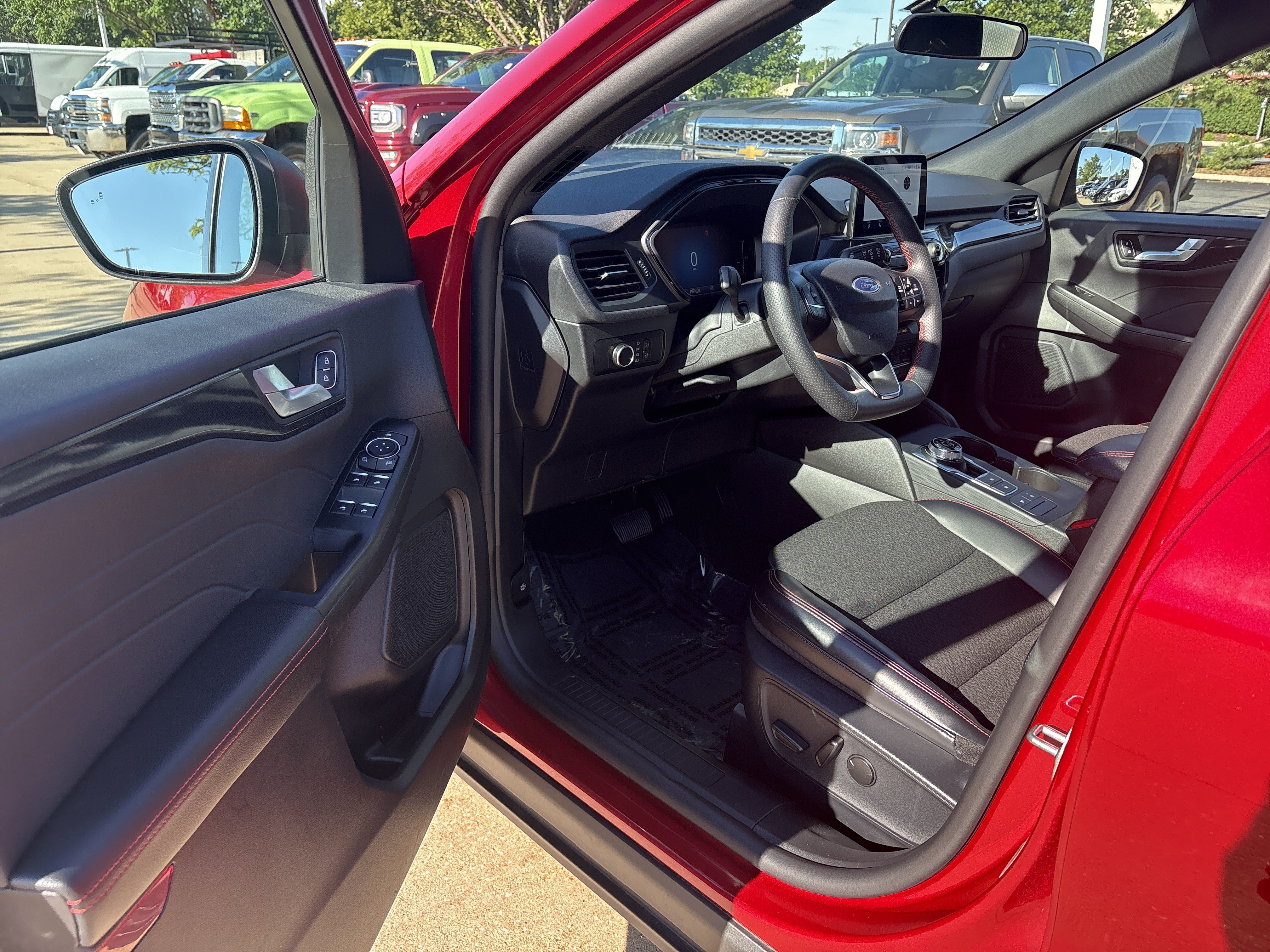Used 2025 Ford Escape ST-Line FWD image 13