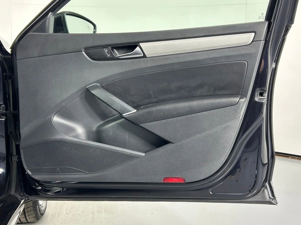 Used 2020 Volkswagen Passat 2.0T SE image 9