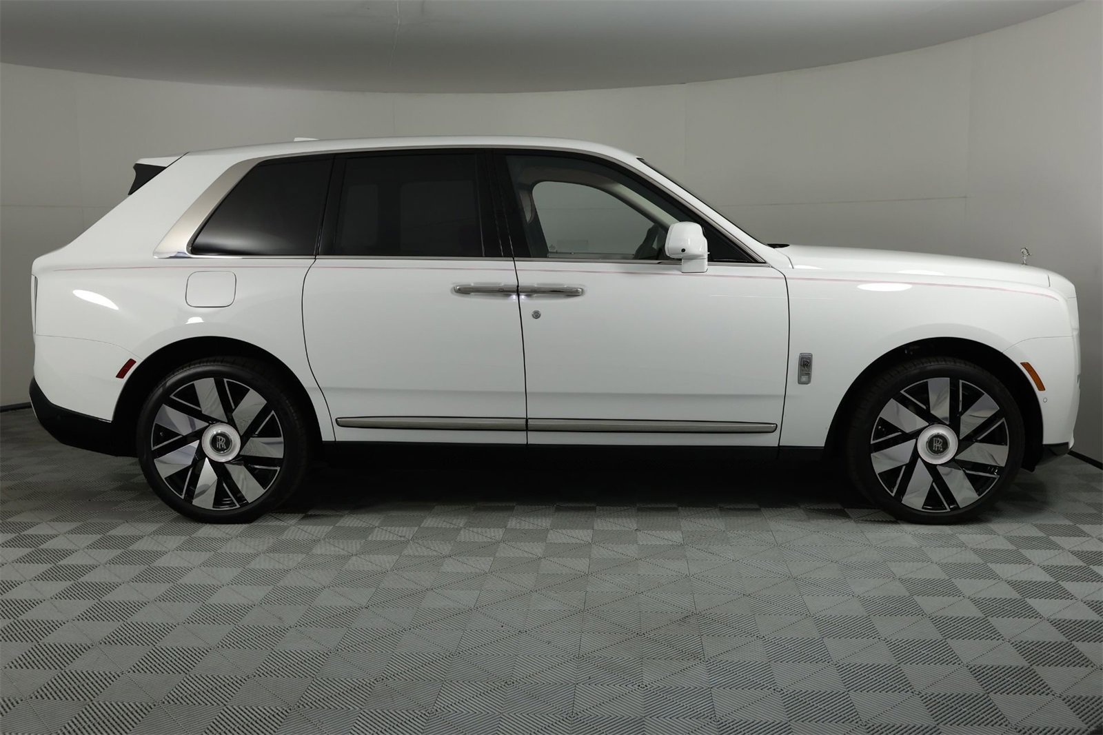 New 2025 Rolls-Royce Cullinan w/ Dynamic Package image 8