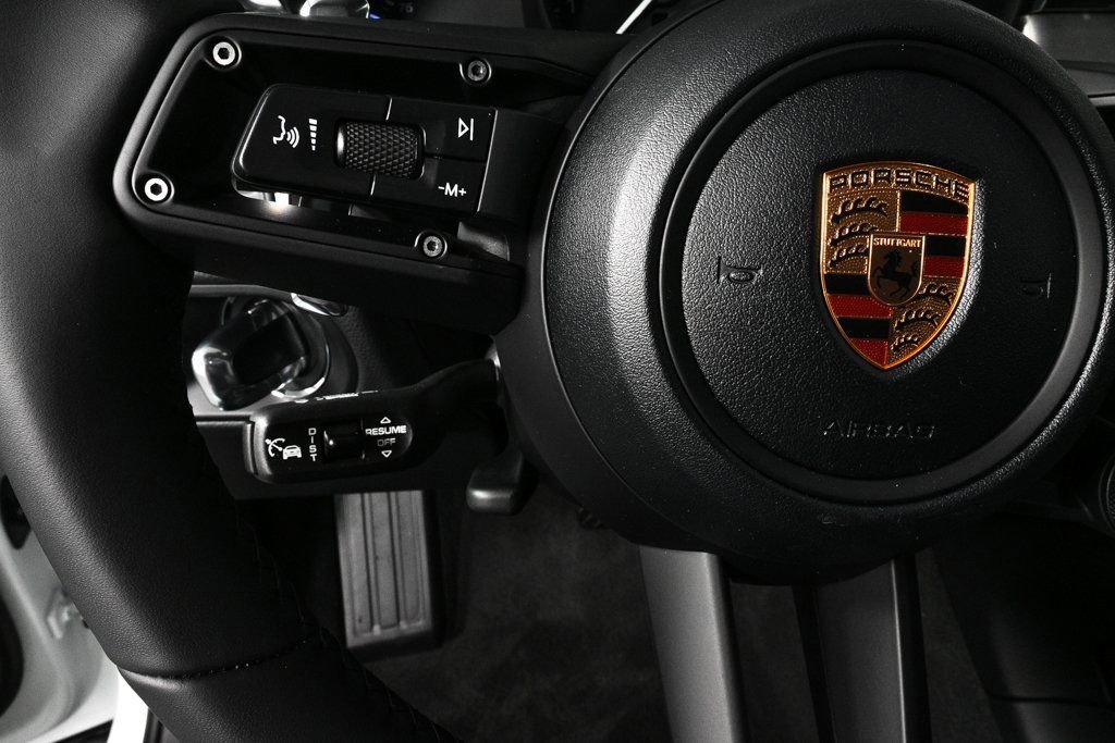 Certified 2026 Porsche Macan AWD/4WD image 10