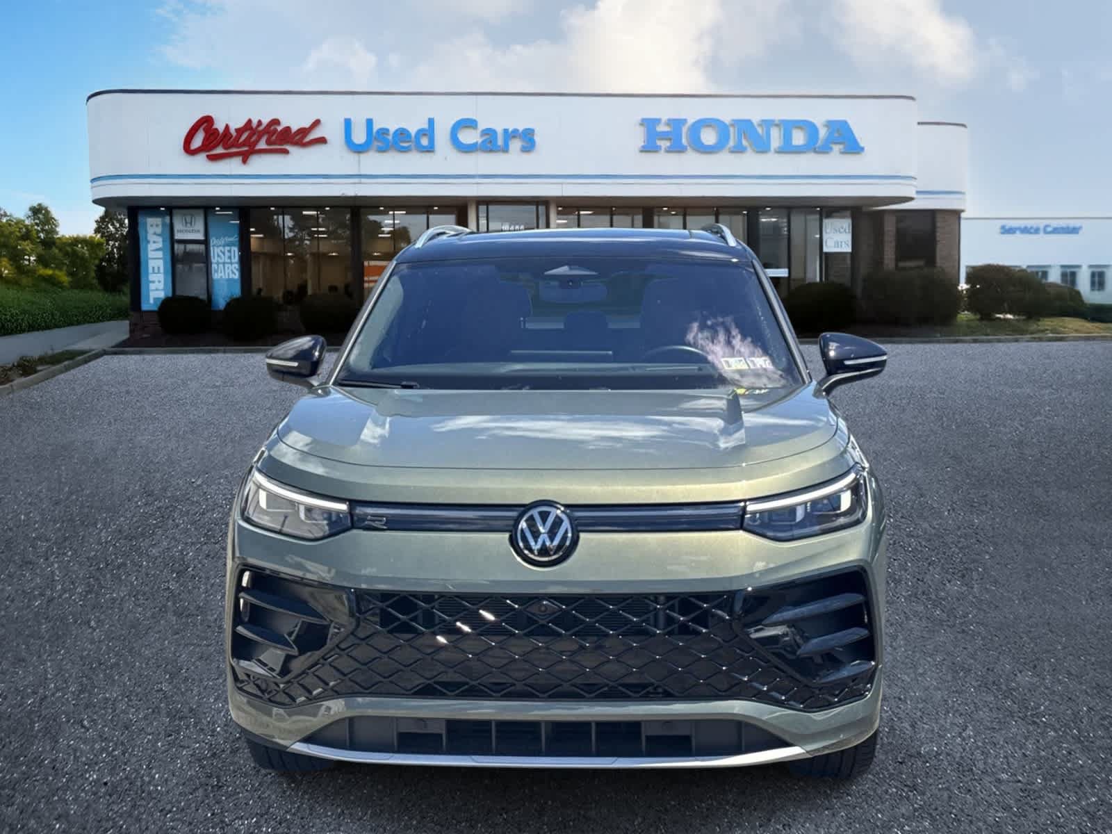 Used 2025 Volkswagen Tiguan SEL R-Line AWD/4WD image 8