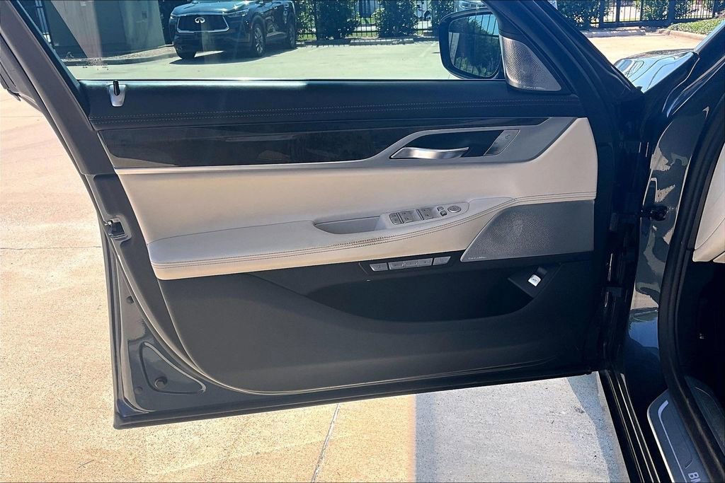 Used 2017 BMW 750i RWD image 17