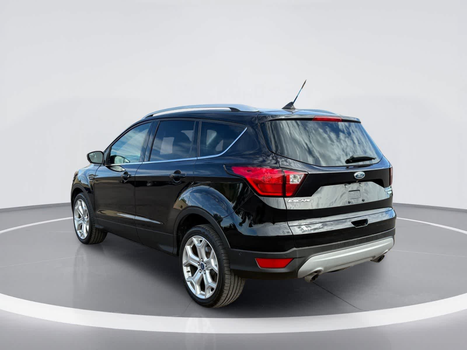 Used 2019 Ford Escape Titanium FWD image 4