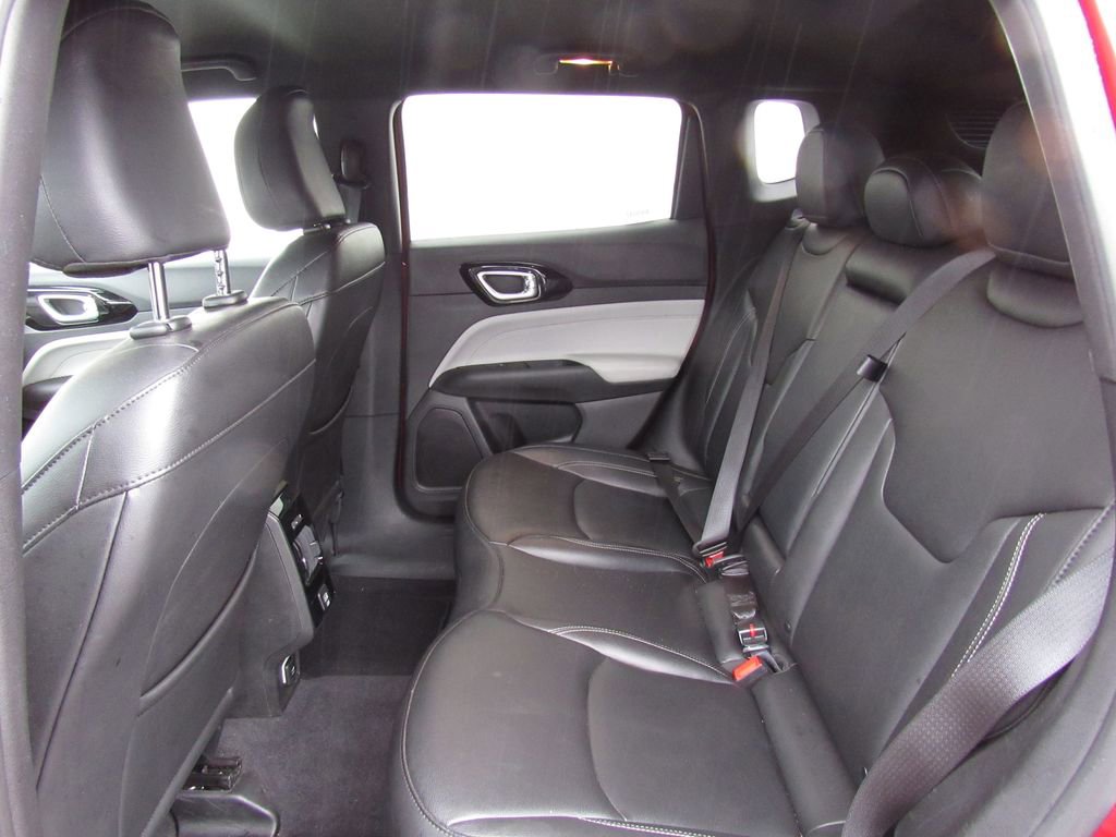 Used 2025 Jeep Compass Limited AWD/4WD image 17