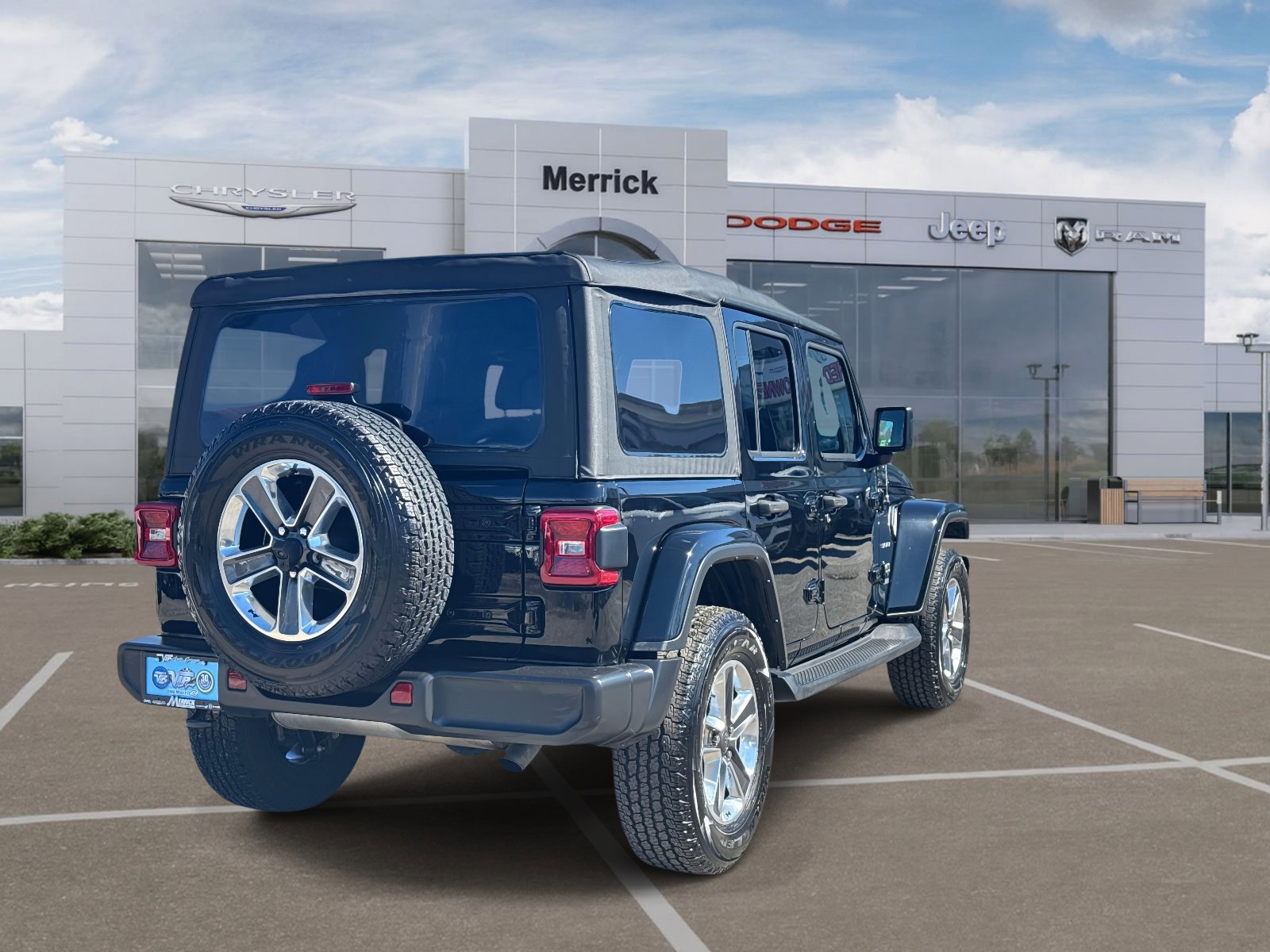 Used 2022 Jeep Wrangler Unlimited Sahara w/ LED Lighting Group AWD/4WD image 6